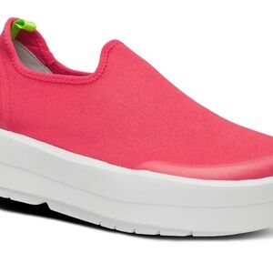 OOFOS Women's Vibrant Pink Slip-On Sneakers
